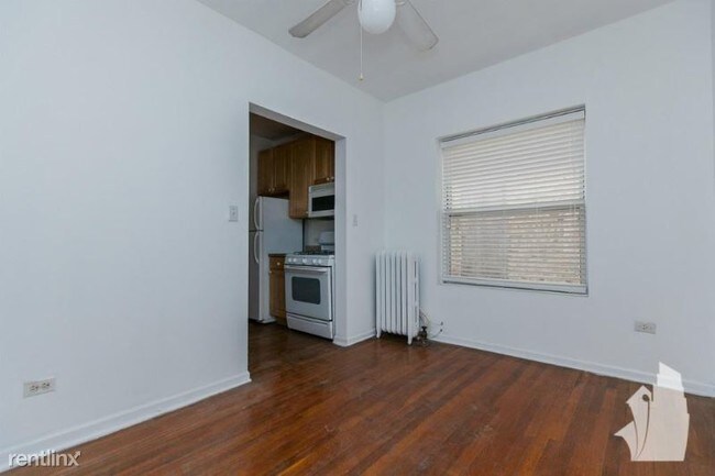 Foto del edificio - 677.5 W Wrightwood Ave