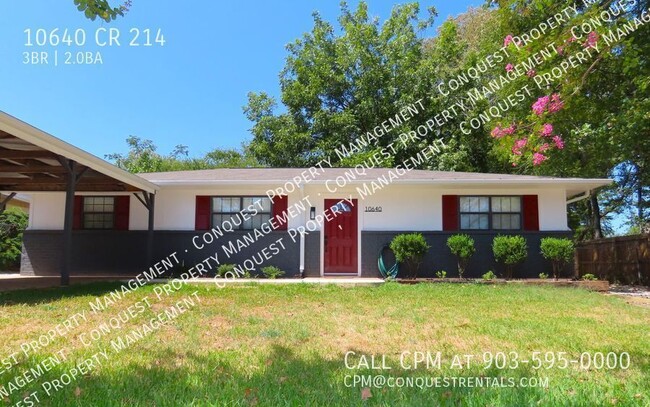 Building Photo - Updated 3 Bedroom, 2 Bath Home w/Fenced Yard!