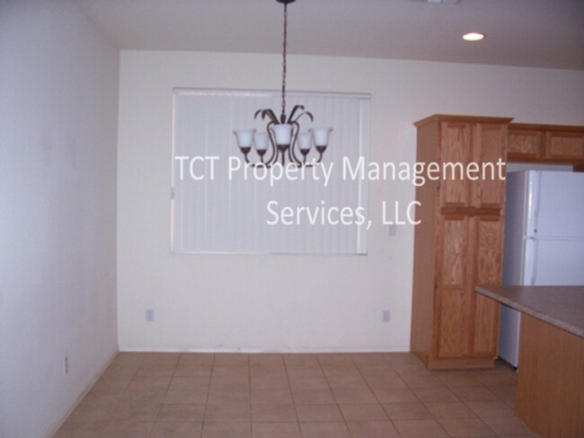 Building Photo - 4 bed/2 bath Open Floor Plan in Litchfield...