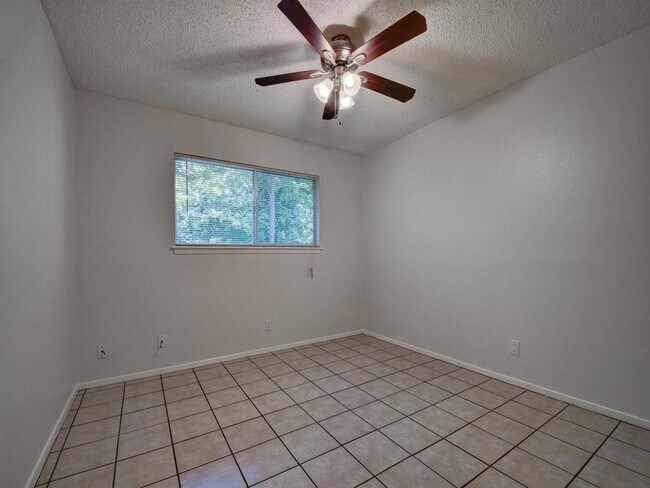 Foto del edificio - 9003 Little Walnut Pkwy