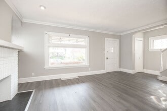 Building Photo - 10101 Greenview Ave