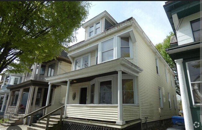 Building Photo - 10 Barclay St