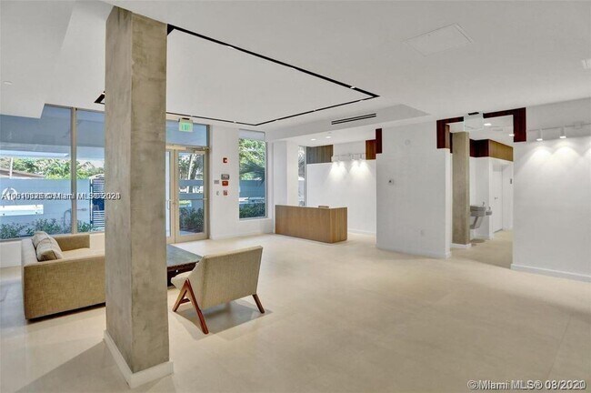 Foto del edificio - 13800 Highland Dr