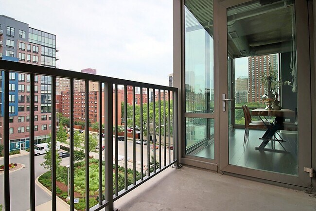 Building Photo - 908 S Clark St