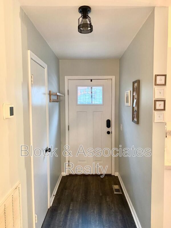 Foto del edificio - 7608 Idolbrook Ln