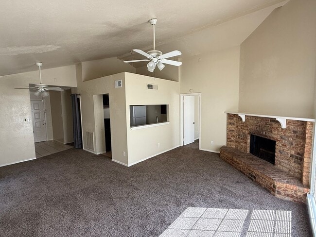 Building Photo - 3 Bedroom House in The Colony