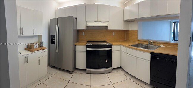 Foto del edificio - 2555 Collins Ave