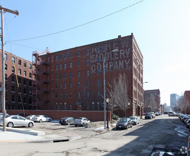 Foto del edificio - Askew Saddlery Building
