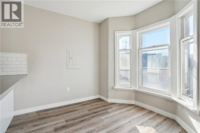 Building Photo - 633 Wilson St