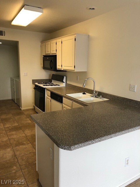 Building Photo - 10103 Tumbling Tree St