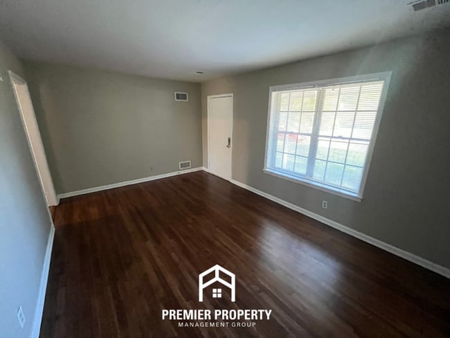 Building Photo - 5435 Whitworth Rd