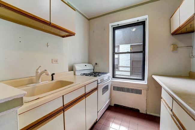 Building Photo - Bright 1 Bed 1 Bath Available