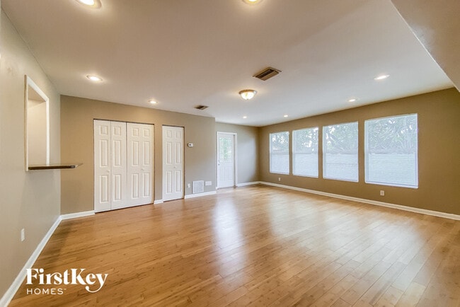 Building Photo - 1841 Fox Cir