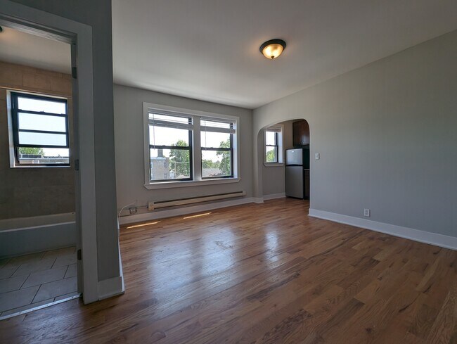 Foto del edificio - 4542 N Damen Ave