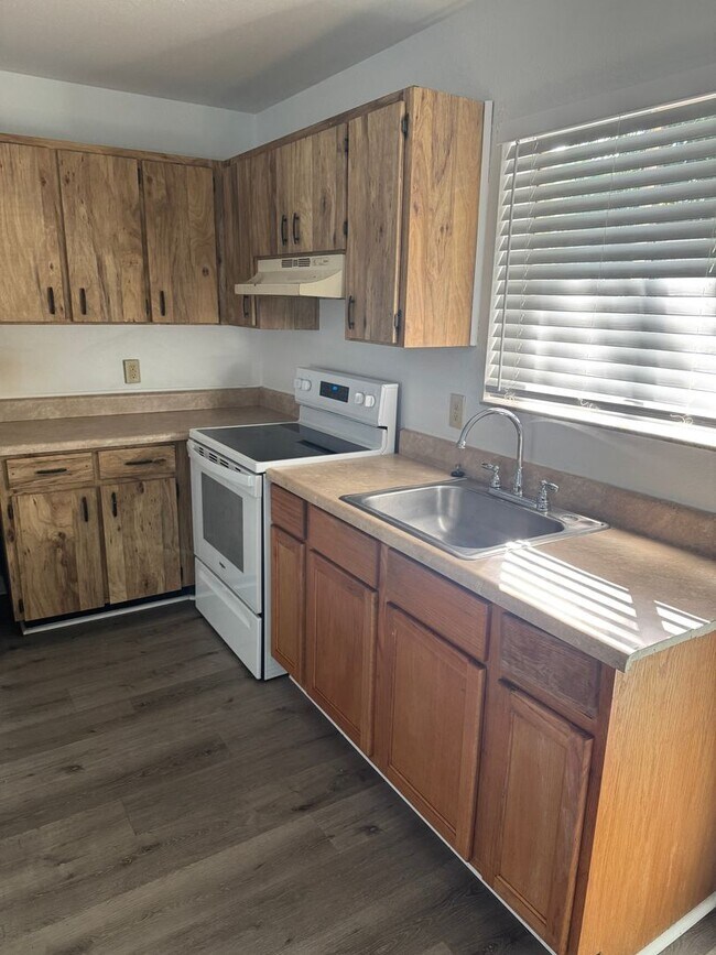 Foto del edificio - Stylish 2BR Cocoa Rental with Open Layout ...