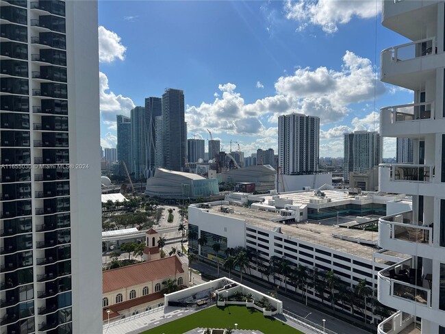 Foto del edificio - 1717 N Bayshore Dr