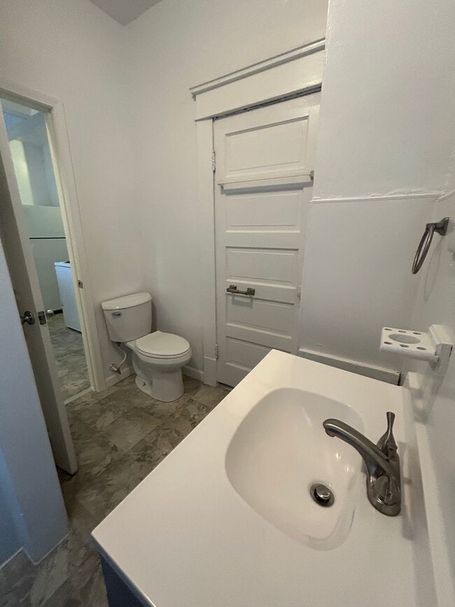 Building Photo - 1018-1024 Brown Street