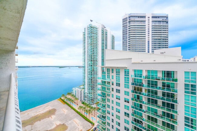 Building Photo - 1200 Brickell Bay Dr