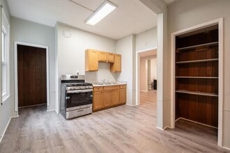 Building Photo - 140 5th Ave