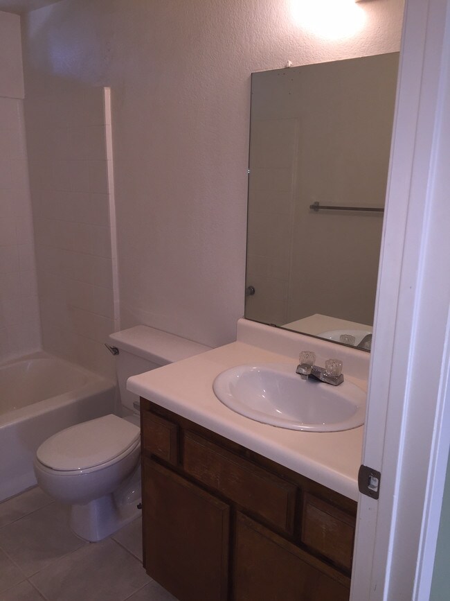 Building Photo - 1401 Cimarron Ct