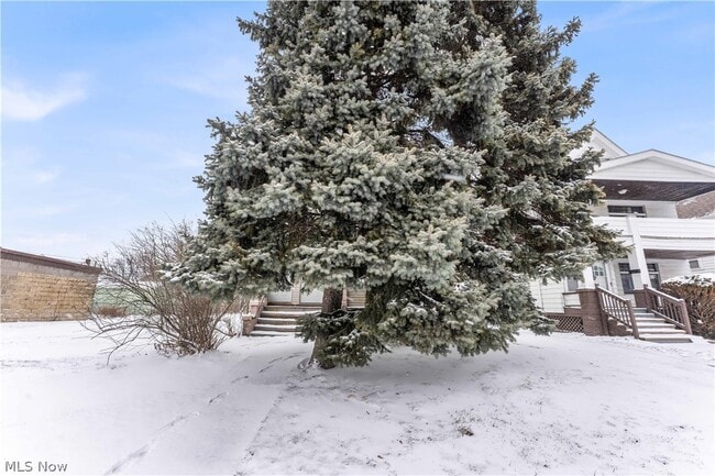 Building Photo - 9609 Sladden Ave