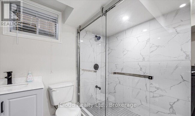 Building Photo - 833 Farmstead Dr