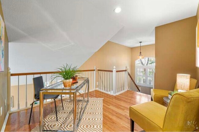 Loft semi compartido 1 otro - 1545 Lodge Ln