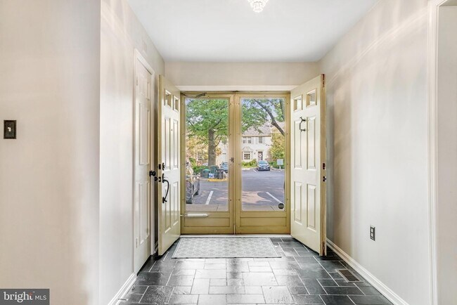 Foto del edificio - 2131 Kings Mill Ct