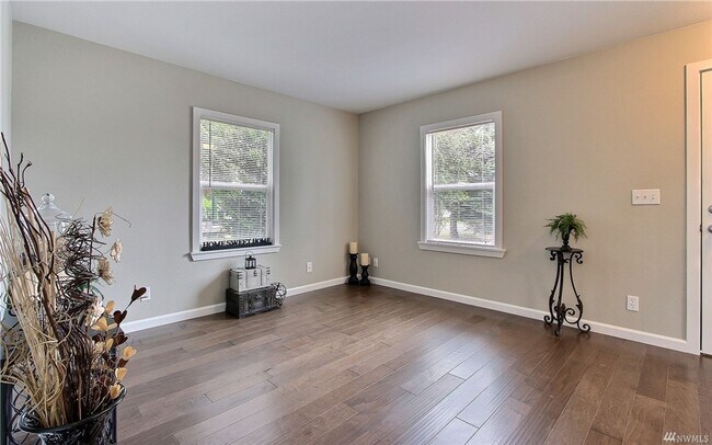 Foto del edificio - Charming craftsman home with a large lot a...
