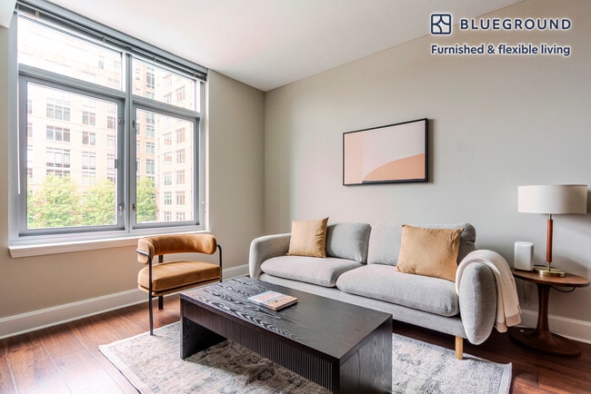 Building Photo - 12025 Town Square St