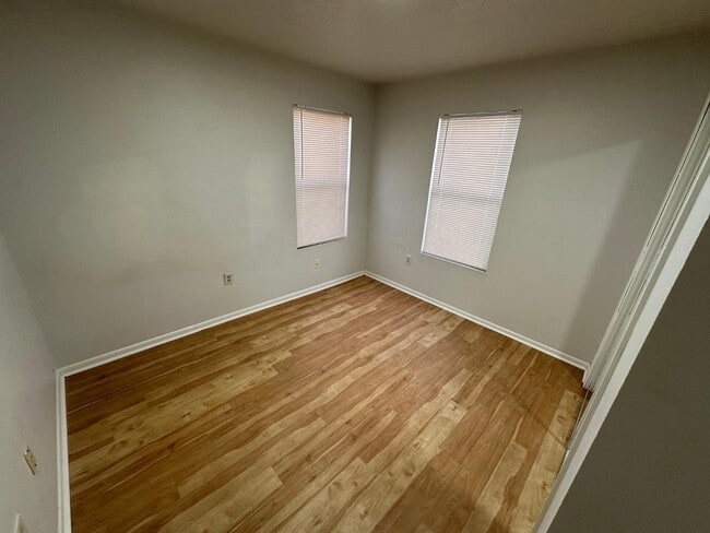 Foto del edificio - 4604 Zuni Rd SE