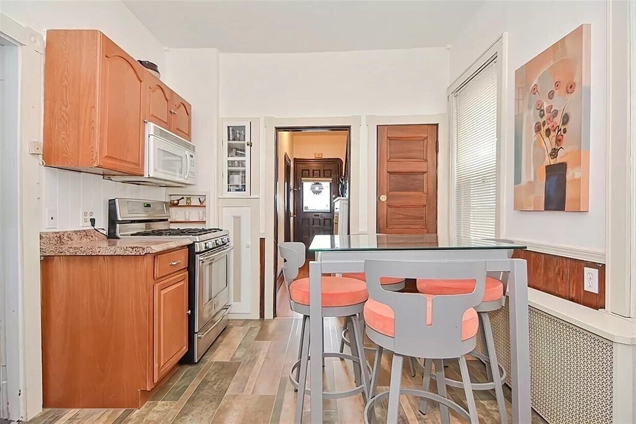 Primary Photo - 22 Dell St