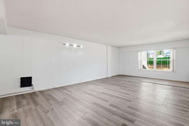 Foto del edificio - 7651 Tremayne Pl