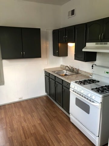 Building Photo - 515 5th St