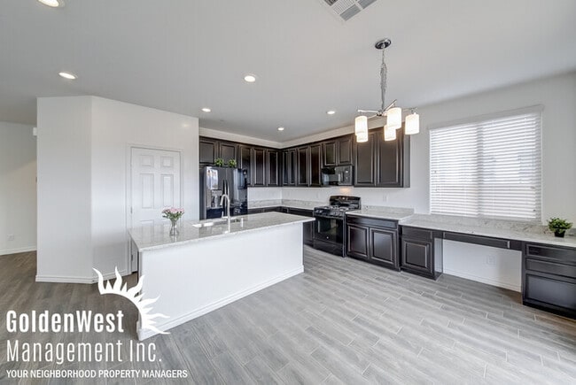 Building Photo - Marvelous Fully Upgraded 3Bdm 3Ba Loft Hom...