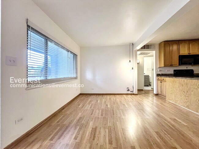 Foto del edificio - 3663 S Sheridan Blvd