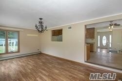 Foto del edificio - 175 Dix Hills Rd