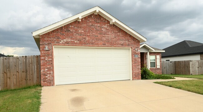 Foto del edificio - 211 Grove Ln