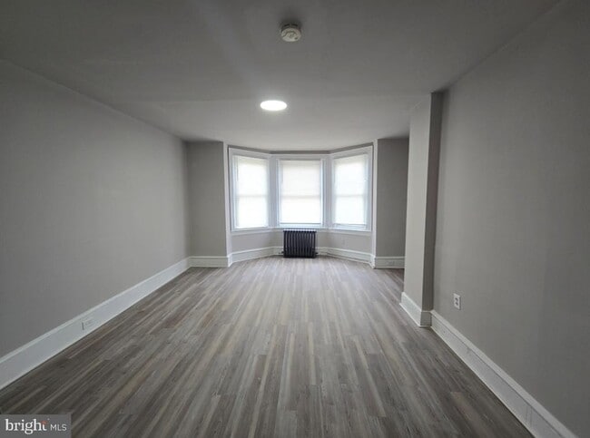 Building Photo - 6149 W Columbia Ave