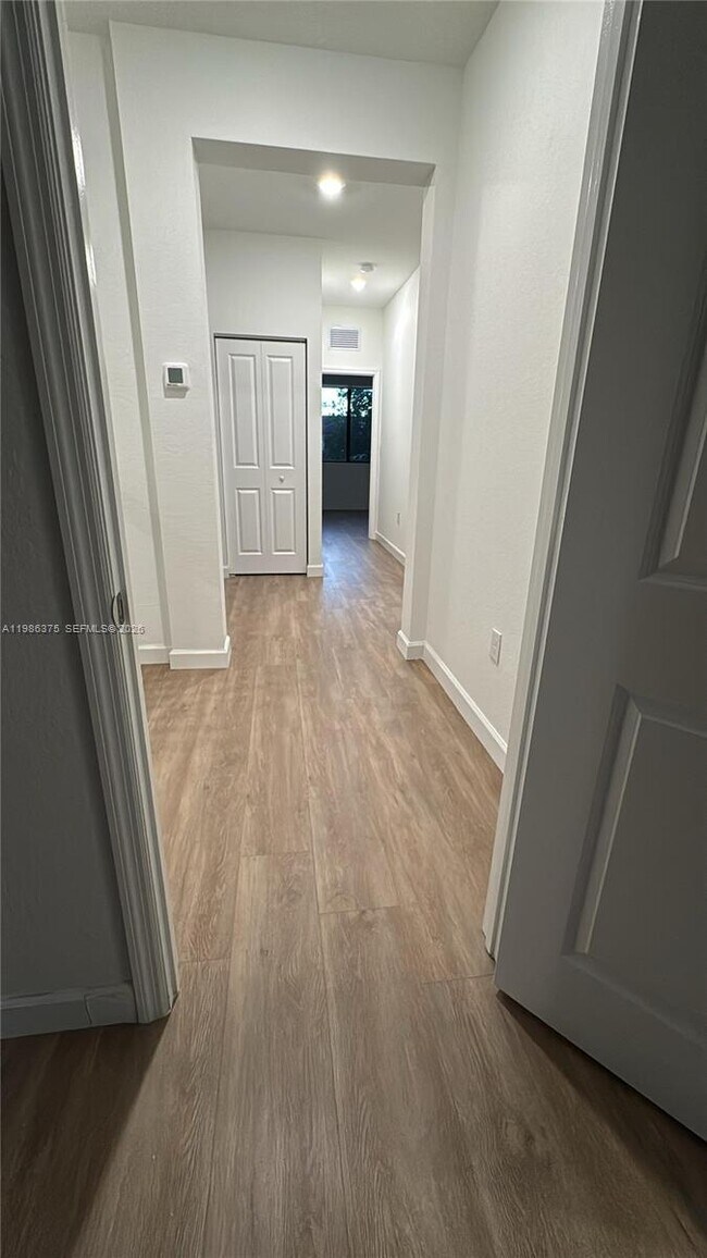 Foto del edificio - 20773 NE 5th Ct