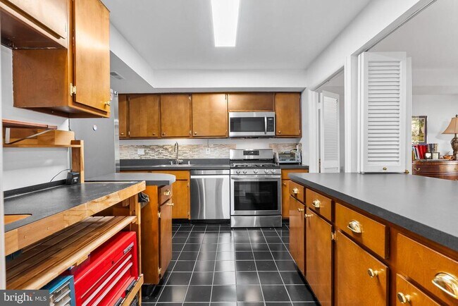 Foto del edificio - 110 Cross Keys Rd