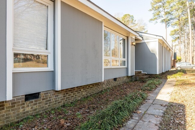 Building Photo - 624 Short Spoon Cir