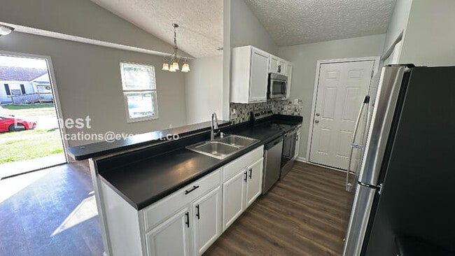 Foto del edificio - 1475 Pineland Ct