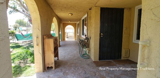 Building Photo - Charming East Palmdale 4 + 2