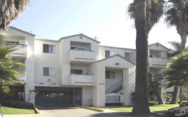 Building Photo - 750 Rose Ave