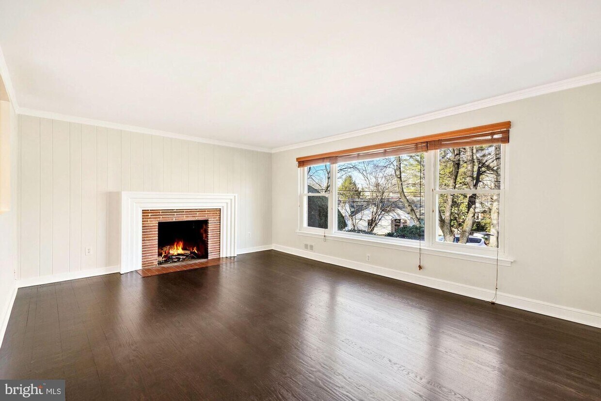 Primary Photo - 9006 Clifford Ave