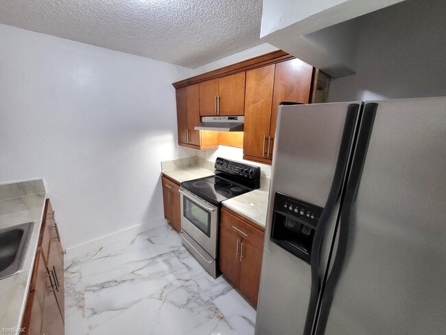 Building Photo - 2 br, 2 bath Condo - 8240 SW 210th St