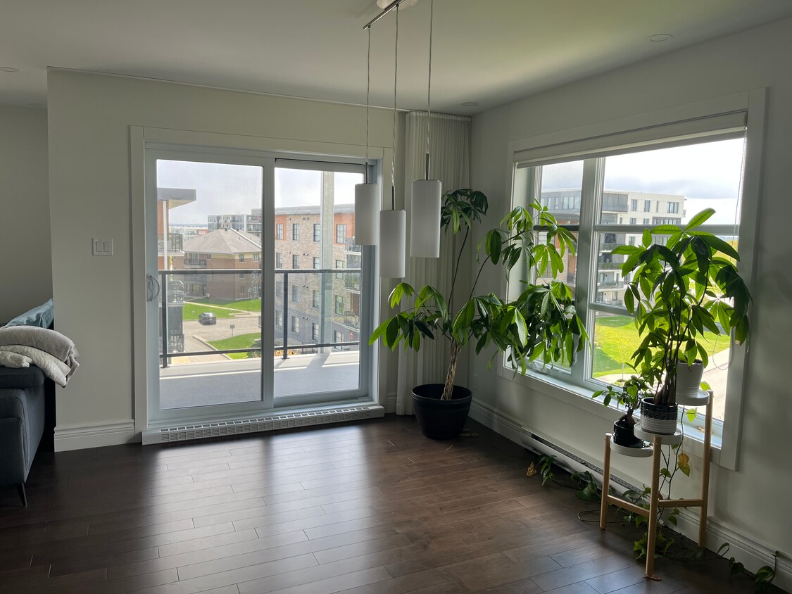 Primary Photo - 1700 Rue Claire-Bonenfant