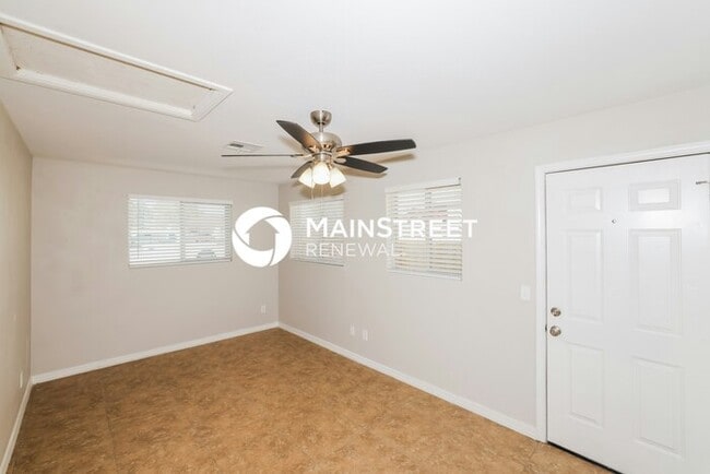 Building Photo - 4 Bedroom Pet-Friendly Home in Phoenix, AZ...