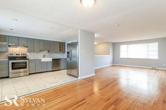 Building Photo - This lovely home is a must-see!